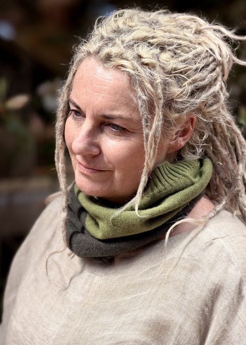 ERIBÉ | Bowden Colour Block Snood | Green Bean